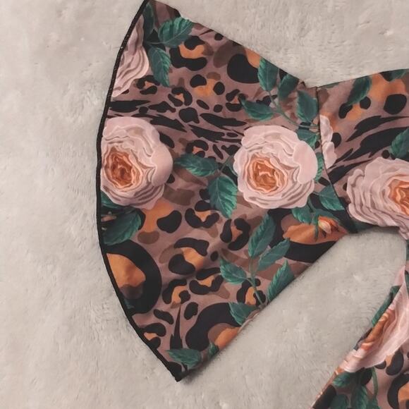 Whoa Pony Newborn Baby NWT Snap Bottom Bell Sleeve Leopard Rose One-Piece 0-3 M - Picture 3 of 7